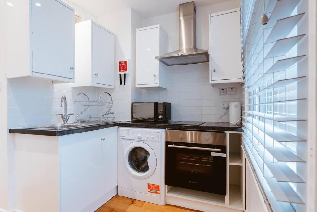 Your Lovely Studio Flat- West3 London Exteriör bild